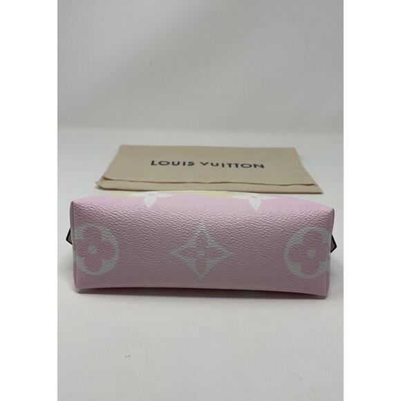 Louis Vuitton Monogram Giant LV Escale Pochette Cosmetic Cosmetic Pouch - Picture 11 of 12